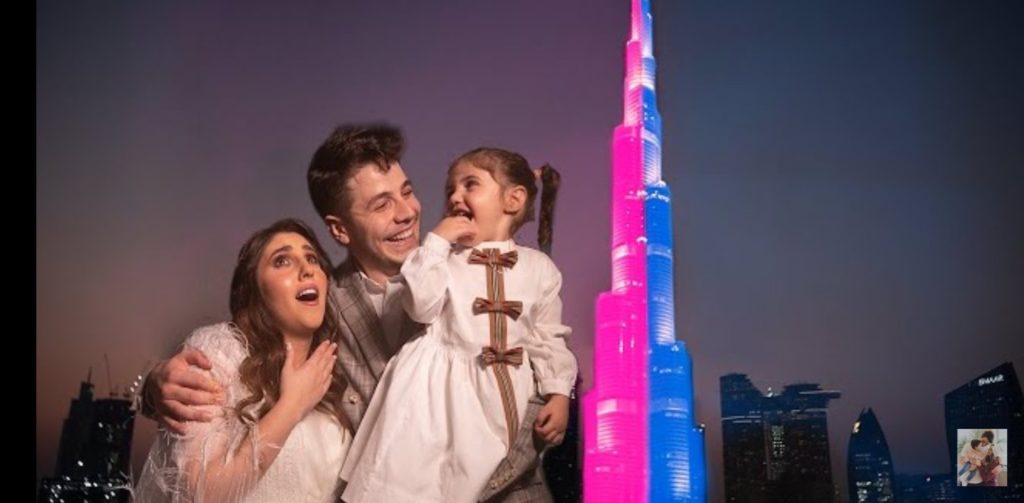 Casal de Youtubers anuncia resultado do Chá Revelação no Burj Khalifa